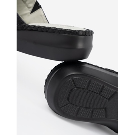 J. Star Pantofole da donna nera con un inserto in pelle nero 1
