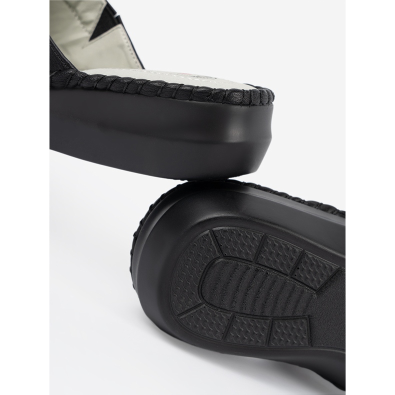 J. Star Pantofole da donna nera con un inserto in pelle nero 1
