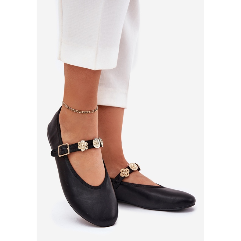 Ballerine femminili con cintura e spille dorate nere nero 1