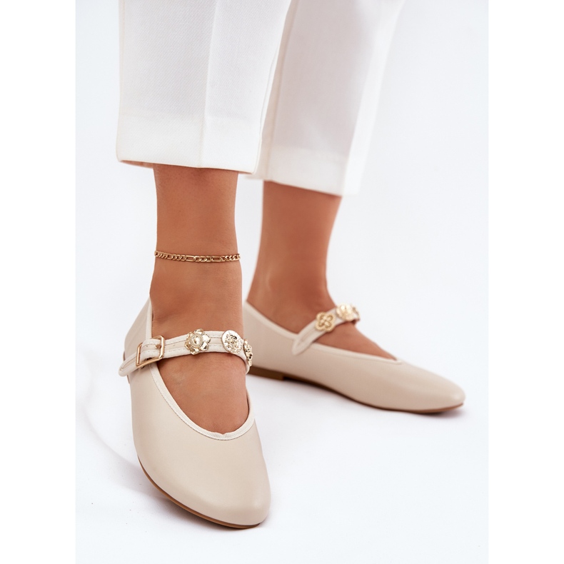 Ballerine femminili con cintura e spille dorate beige 2