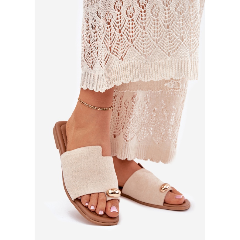 Infradito da donne piatti con dettaglio dorato beige 1