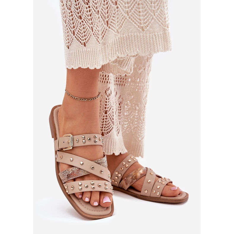 Flip da donna a ruote piatte da donna decorate con strisce e un morsetto beige 1