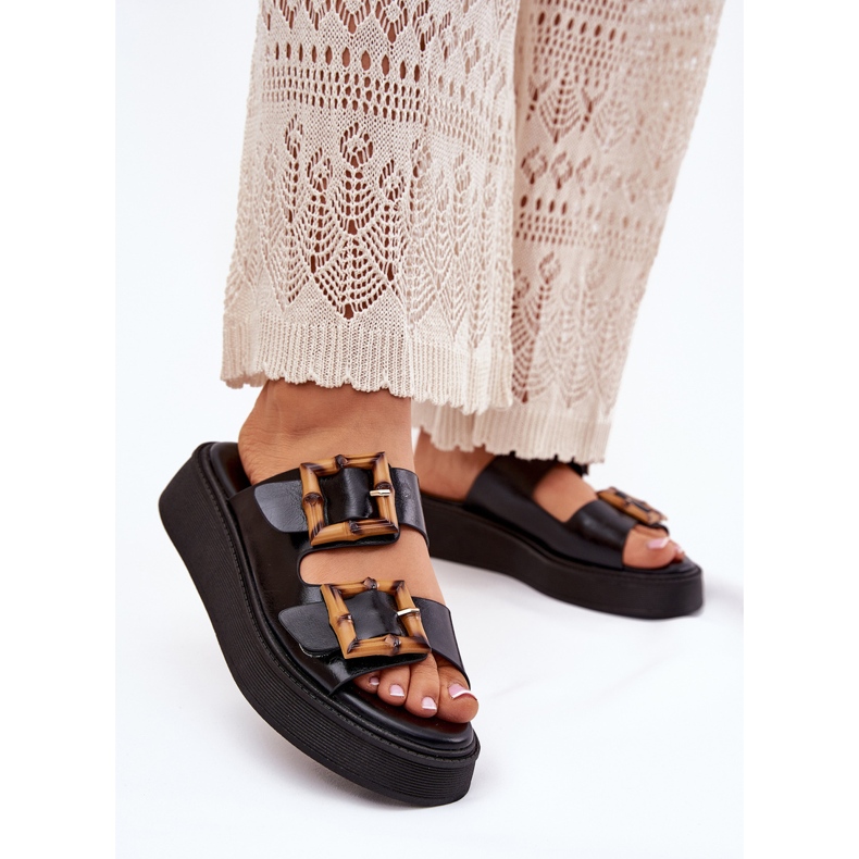 Slifor da donna in pelle Eco sulla piattaforma con fibbie nere nero 2