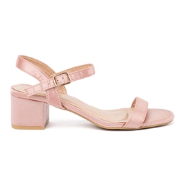 Sandali rosa chiaro sul palo 2