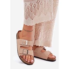 Infradito da donna sulla piattaforma di sughero beige fibbie 1