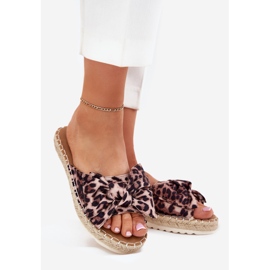 Infradito da donna sulla piattaforma con treccia e prua marrone 1