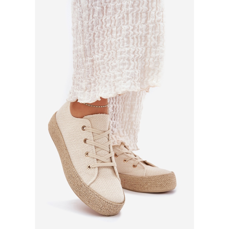 Sneaker femminili sulla piattaforma con beige intrecciata 1