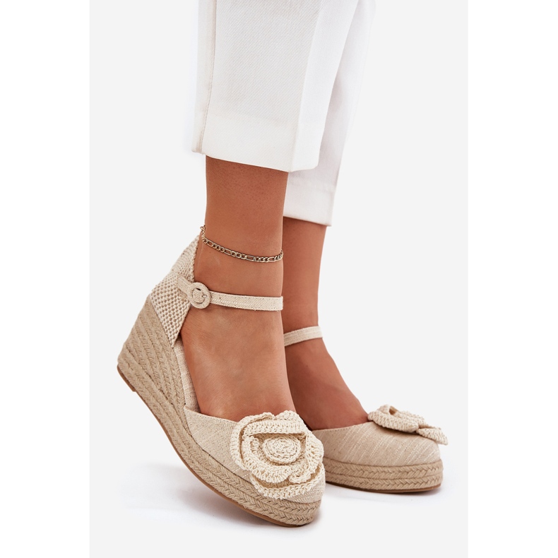 Sandali a cuneo femminile con treccia e uncinetto beige 1