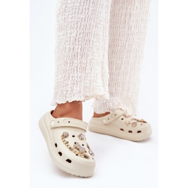 Flop di schiuma beige con spille 2