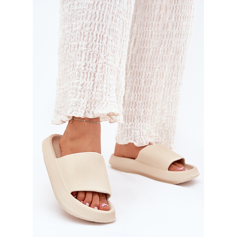 Infradito da donna in schiuma beige chiaro con suola spessa 2