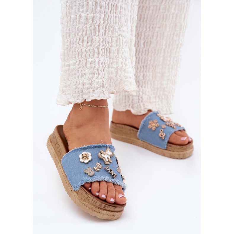 Pantofole da donna con spille dorate sulla piattaforma blu 2