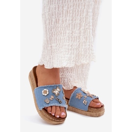 Pantofole da donna con spille dorate sulla piattaforma blu 1