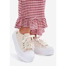 Sneaker femminili sulla piattaforma con beige di allacciatura decorativa 1