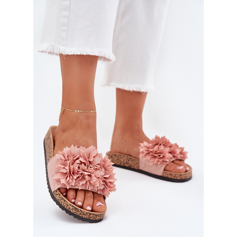 Le pantofole da donna su una suola di sughero con fiori rosa 2