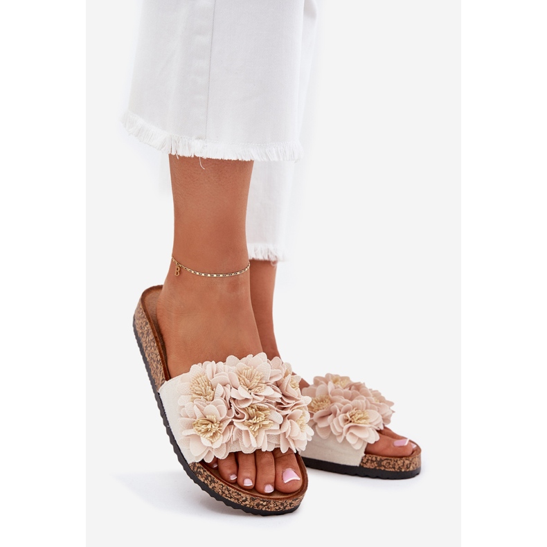Pantofole da donna su una suola di sughero con fiori beige 1