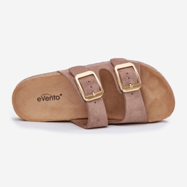 Infradito da donna con morsetti dorati in pelle scamosciata ecologica beige 2