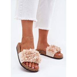 Infradito da donna su una suola di sughero con fiori decorativi beige 2