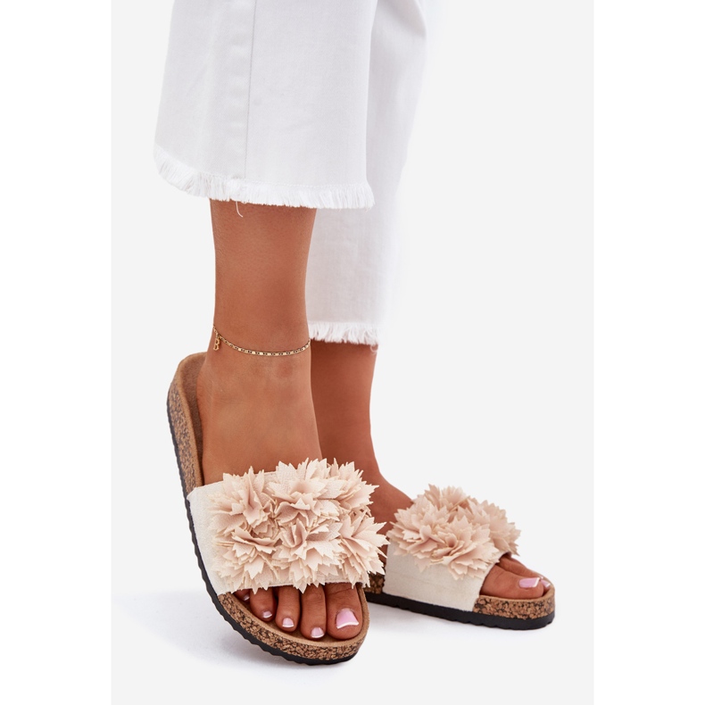 Infradito da donna su una suola di sughero con fiori decorativi beige 1