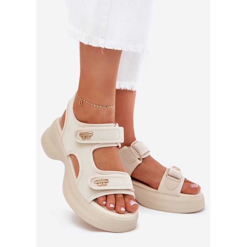EVento Sandali femminili con dettagli dorati beige 1