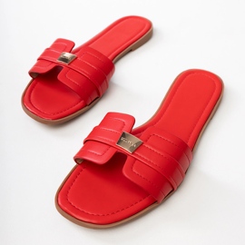 Pantofole da donne rosse con un ornamento sulla cintura rosso 1