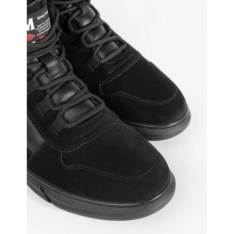 Scarpe da uomo in pelle scamosciata isolate nero 1