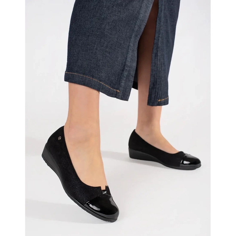 Goodin Scarpe nere con un dito verniciato nero 1