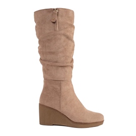 Stivali da donna beige in pelle scamosciata davanti al ginocchio 1