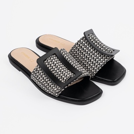 Goodin Tedeed Flaps su una suola piatta in bianco e nero 2