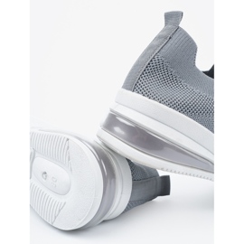 Scarpe sportive a forma di grigio 2