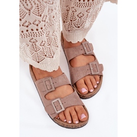 Pantofole da donna su una piattaforma di sughero con fibbie blu scuro beige 2