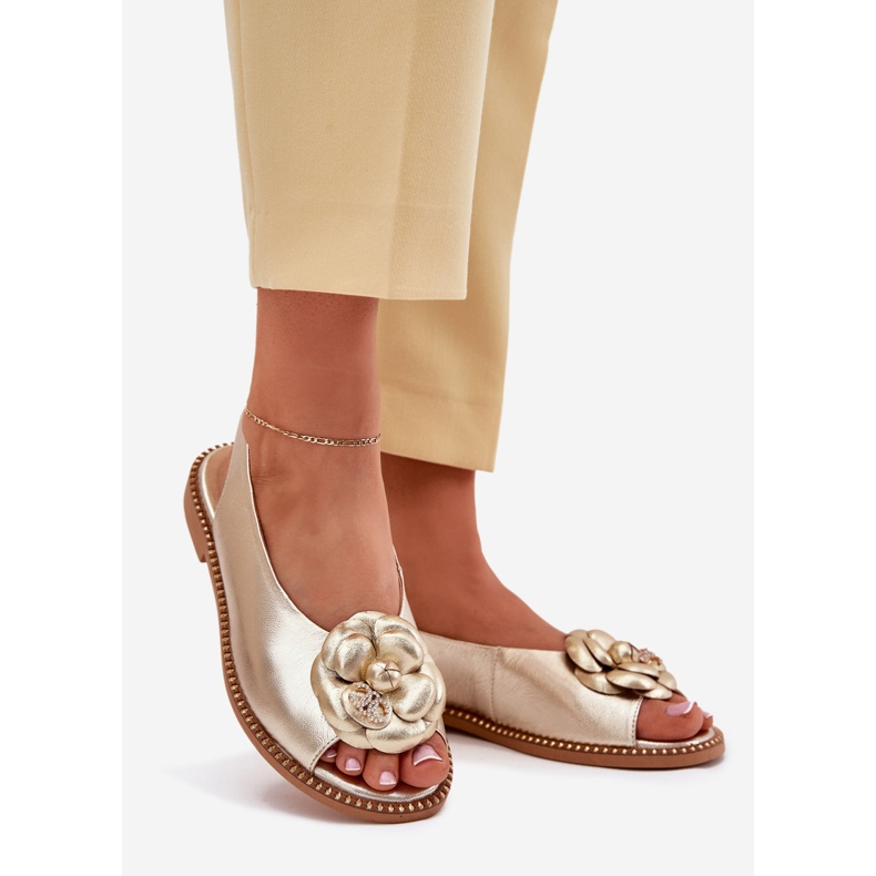 Sandali piatti in pelle con decorazione Chebello 4642 oro d'oro 1