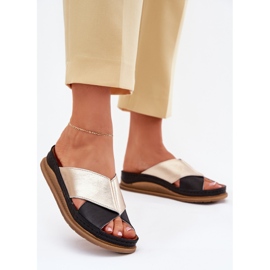 Flip in pelle femminile sulla piattaforma Maciejka L4986-25 oro-nero 2