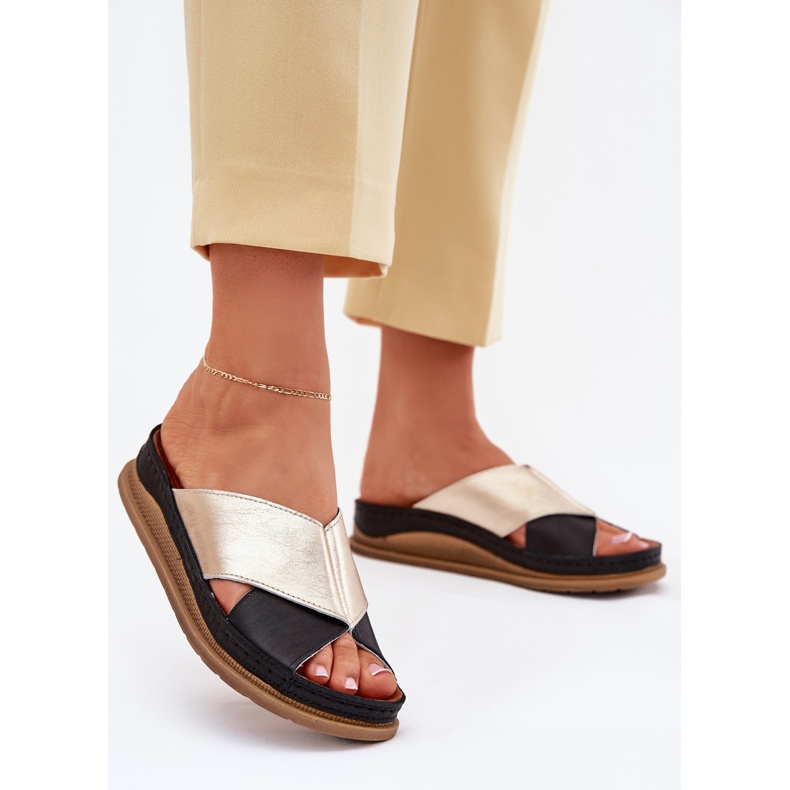 Flip in pelle femminile sulla piattaforma Maciejka L4986-25 oro-nero 2