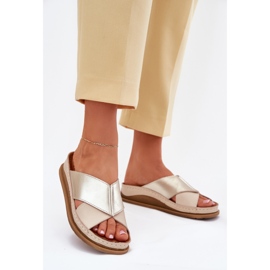 Flip in pelle femminile sulla piattaforma Maciejka L4986-37 Beige-Gold 2