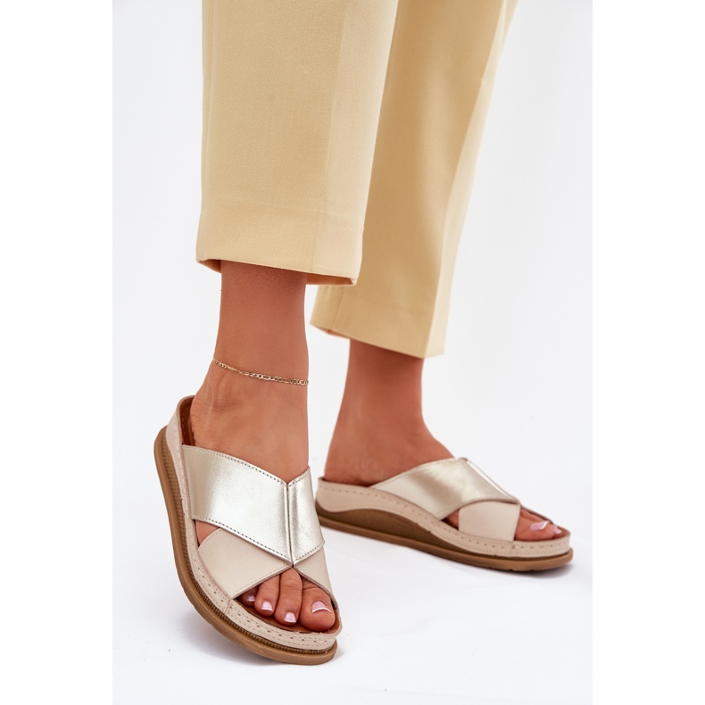 Flip in pelle femminile sulla piattaforma Maciejka L4986-37 Beige-Gold 2