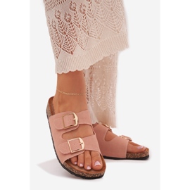 Pantofole da donna su una piattaforma di sughero con pinze dorate rosa 1