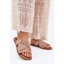 Sandali femminili a ruote pianeggianti con borchie dorate beige 2