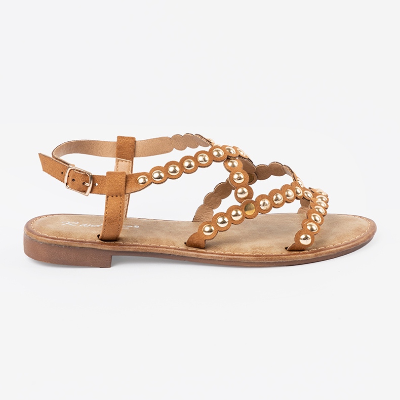 Sandali piatti caramellati con borchie beige 1