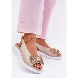 Sandali in pelle femminile con cuneo con un bow beige Zazoo 1882 2
