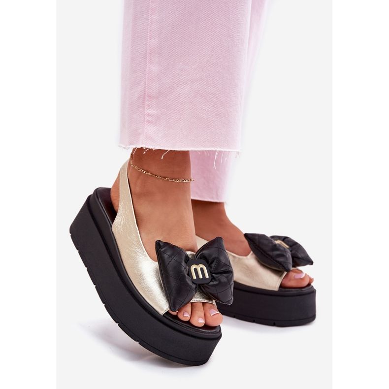 CheBello Sandali in pelle femminile sulla piattaforma con Cheello 4641 oro e nero d'oro 1