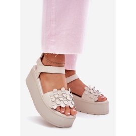 Sandali in pelle femminile sulla piattaforma beige Chebello 4701 1