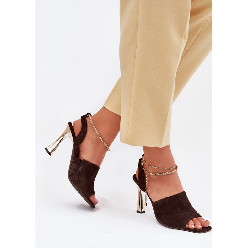 Sandali in pelle scamosciata su un tallone alto con un braccialetto di cioccolato Chebello 4440 decorativo marrone 2