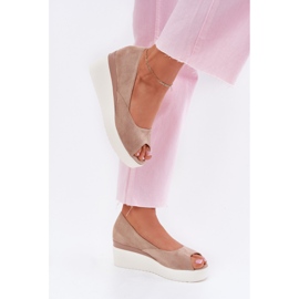 Sandali femminili per un cuneo con beige ecologio 2