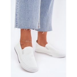 Sneaker da donna in pelle ecologica con l'iscrizione bianca 2