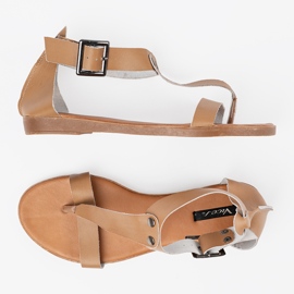 Sandali in pelle marrone nello stile del giapponese 2