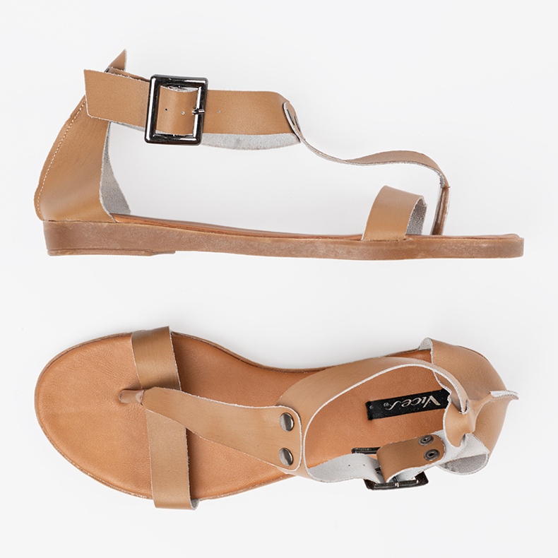 Sandali in pelle marrone nello stile del giapponese 2