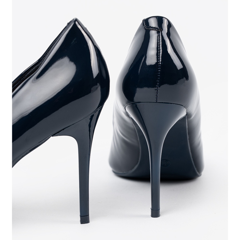 Navy Blue ha raccolto pompe su un tallone alto 2