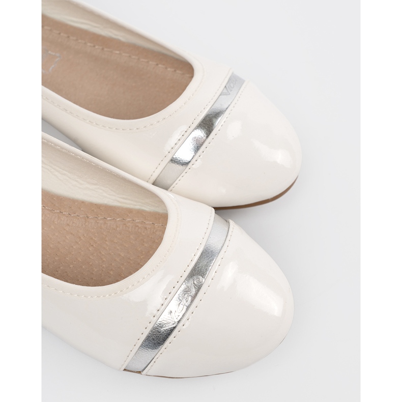 Ballerine bianche con decorazione d'argento bianca 1