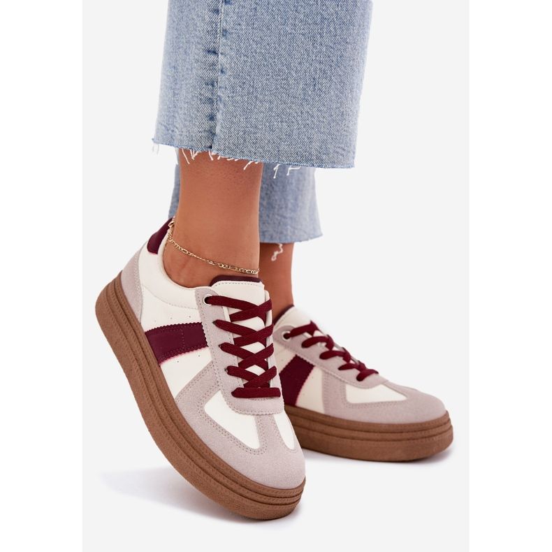 Sneaker femminili sulla piattaforma bordeautica rosso 1