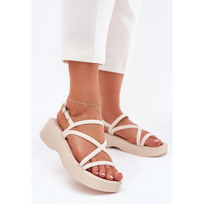 Sandali femminili sulla piattaforma con strisce di cuscinetti leggeri beige 2